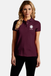 Caritas Polo Lyndra, tailliert geschnitten, Farbe: bordeaux, Größe: XS mit Druck des Logos der Caritas auf der Brust