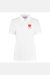 Caritas Poloshirt Erala, tailliert geschnitten, Farbe: weiß, Größe: XXS mit Druck des Logos der Caritas auf der Brust