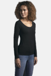 Caritas Langarmshirt Tanira, tailliert geschnitten, Farbe: schwarz, Größe: S mit Druck des Logos der Caritas auf der Brust