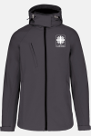 Caritas Softshelljacke Merle, tailliert geschnitten, Farbe: anthrazit, Größe: S mit Druck des Logos der Caritas auf der Brust